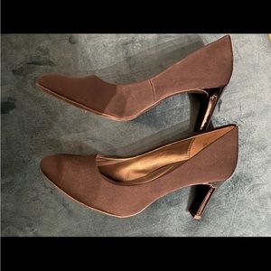 Women’s NWOT Bandolino Black Pumps